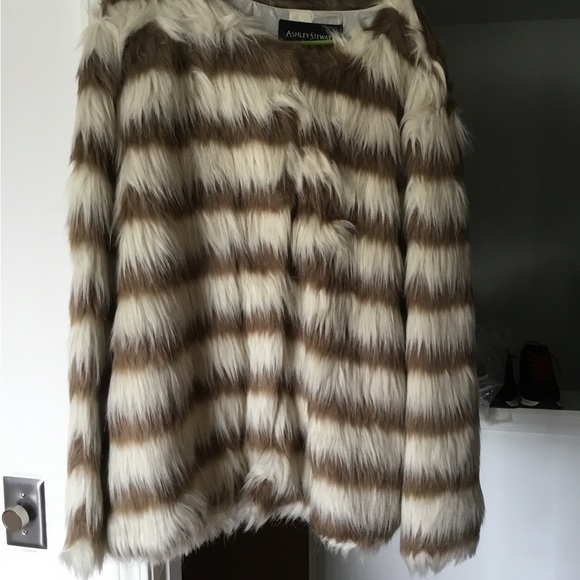 Faux fur coat Tan and cream , Fashionable and soft. - Picture 2 of 6
